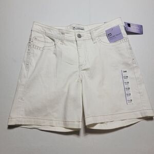 Lee lower on the waist 14 medium shorts. Stretch. White. Midrise fit. NWT